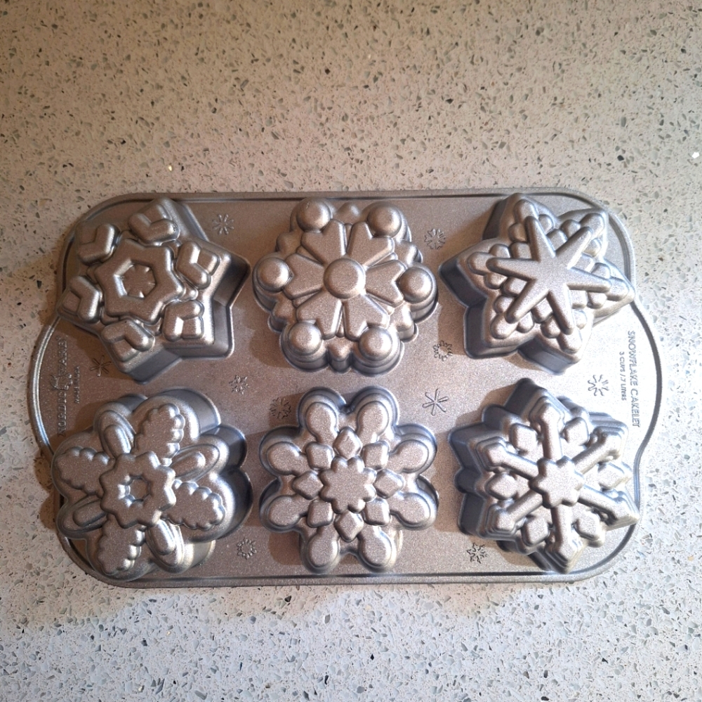 Nordicware Frozen Snowflake Cakelet Pan NWOB